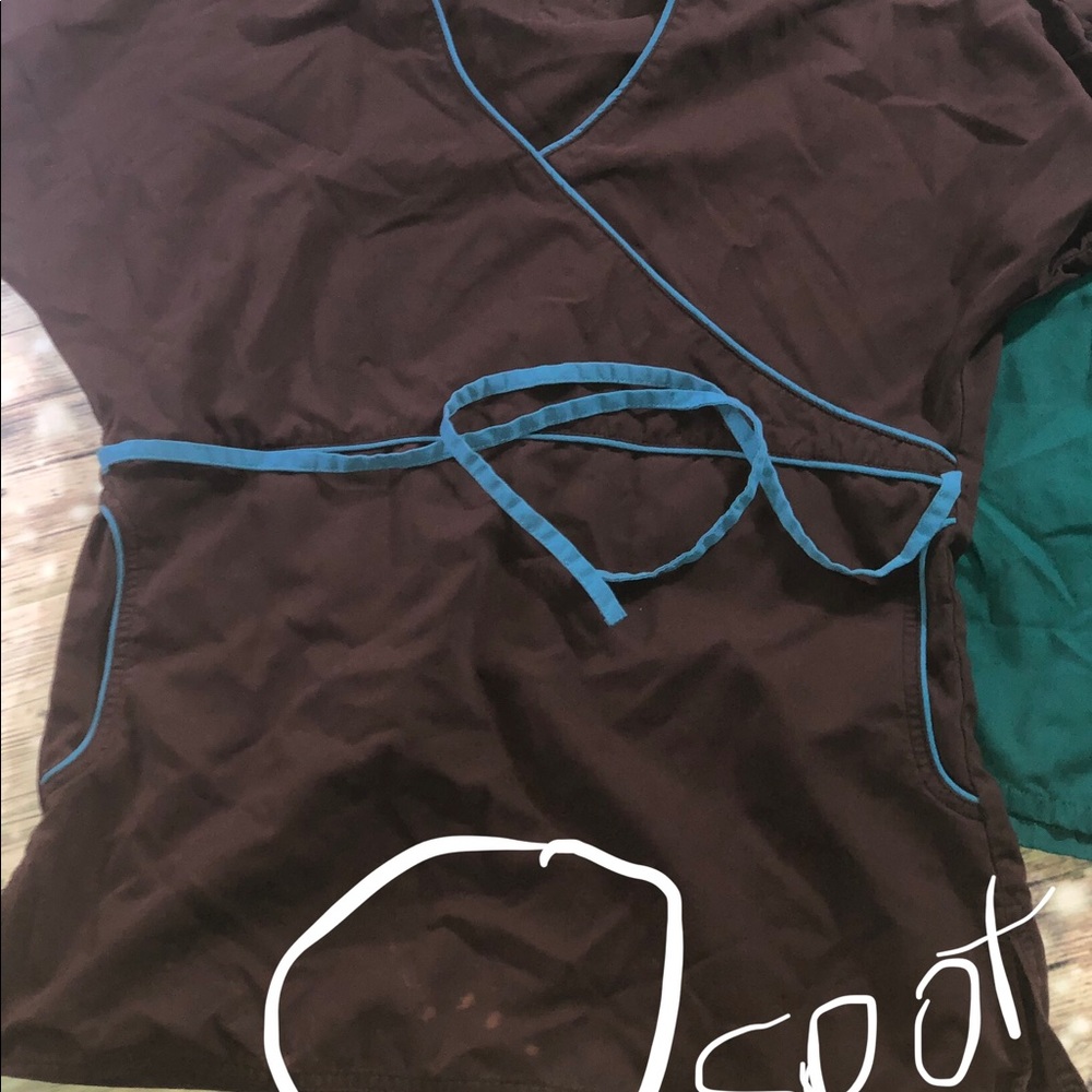 Scrub tops - Picture 2 of 7